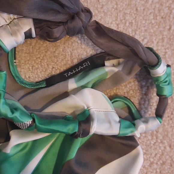 Tahari blouse - Picture 2 of 6